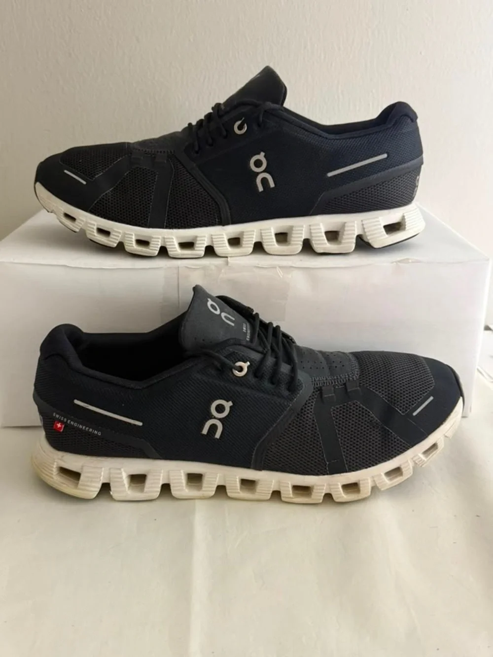 On Cloud 5 Black White Swiss Engineering  Running Shoes Men’s 11 NO INSOLES